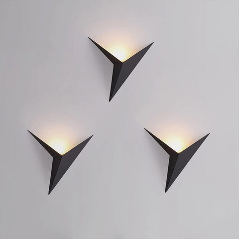 Lampada da parete moderna a LED 3W Lampada da parete a forma triangolare Bianco freddo 6000K per camera da letto, ristorante, corridoio, caffetteria, bar Nero