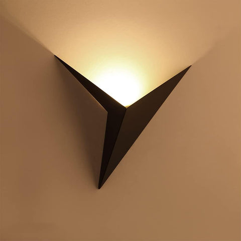 Lampada da parete moderna a LED 3W Lampada da parete a forma triangolare Bianco freddo 6000K per camera da letto, ristorante, corridoio, caffetteria, bar Nero