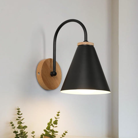 Lampada da comodino nordica in ferro e legno (nera, attacco E27)