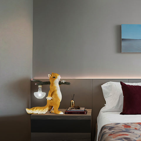Lampada da scrivania, lampada da comodino a LED in resina a forma di scoiattolo animale creativo del fumetto
