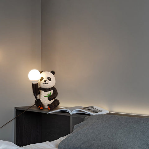 Lampade da tavolo in resina dal design panda, luce notturna creativa moderna con cavo di collegamento, lampada da scrivania a LED con animali, lampada da comodino per la casa