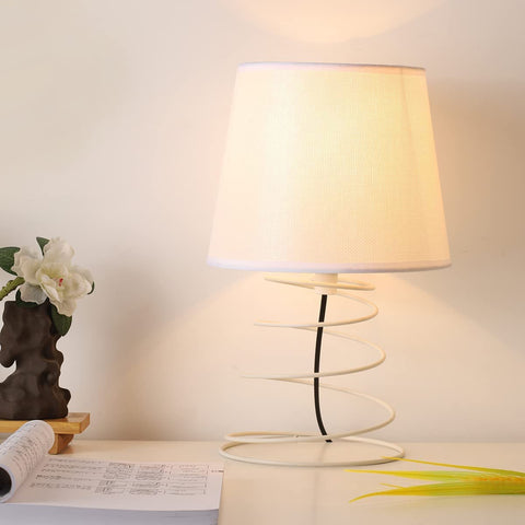 Lampada da tavolo moderna e minimalista, lampada da scrivania in tessuto bianco con tubo di ferro a spirale industriale, luce notturna E27 per studio, soggiorno, camera da letto, comodino (senza lampadine)
